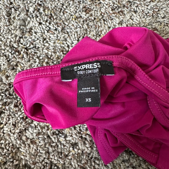 Express Body Contour Top - Picture 2 of 3